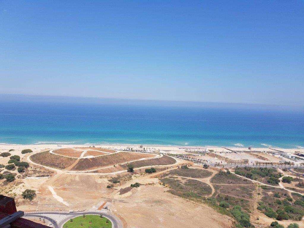 דירה בבת ים קו ראשון לים 